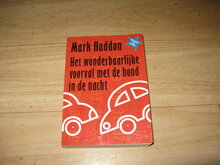 Mark-Haddon-Het-wonderbaarlijke-voorval-met-de-hond-in-de-nacht